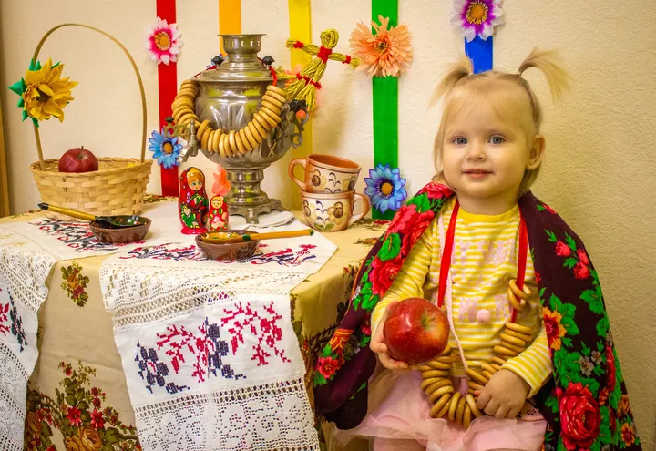 Малышка в народном костюме